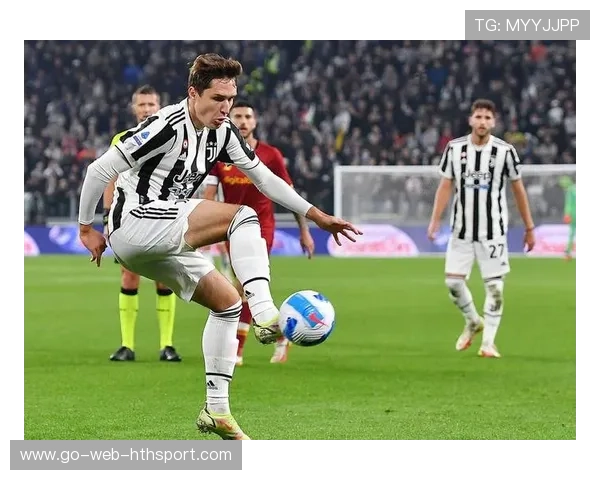 小基耶萨突破两人后爆射，尤文边路火力十足