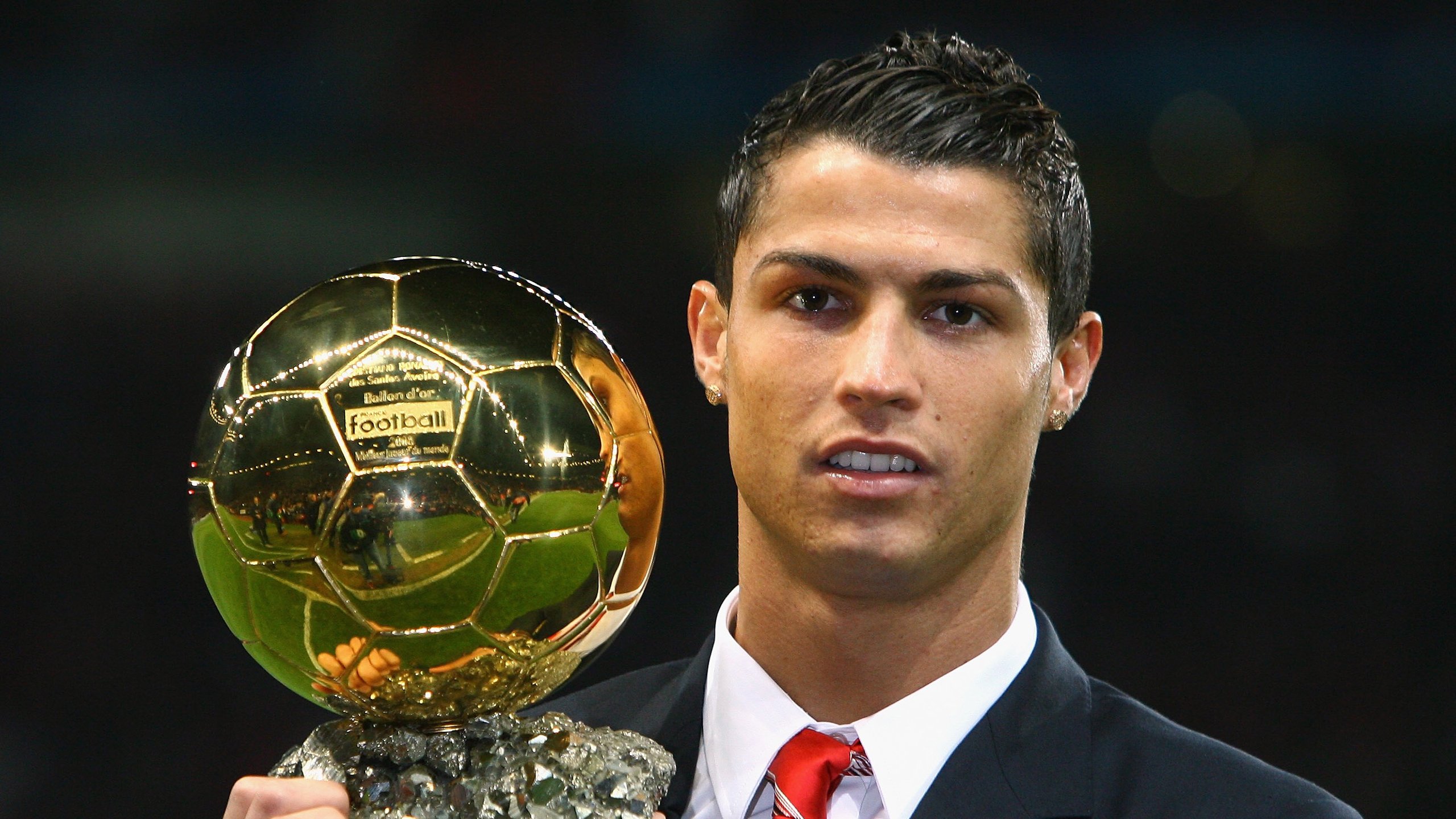 欧冠赛季“帽子戏法排行榜”:挪威中锋独占三次